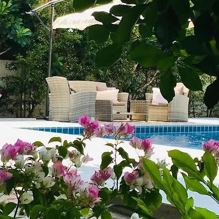 Guest House, Shared Pool, Private Bathroom And Kitchen Phuket Extérieur photo