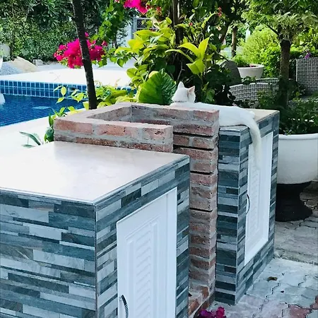 Guest House, Shared Pool, Private Bathroom And Kitchen Phuket Extérieur photo