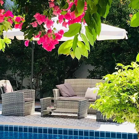 Guest House, Shared Pool, Private Bathroom And Kitchen Phuket Extérieur photo